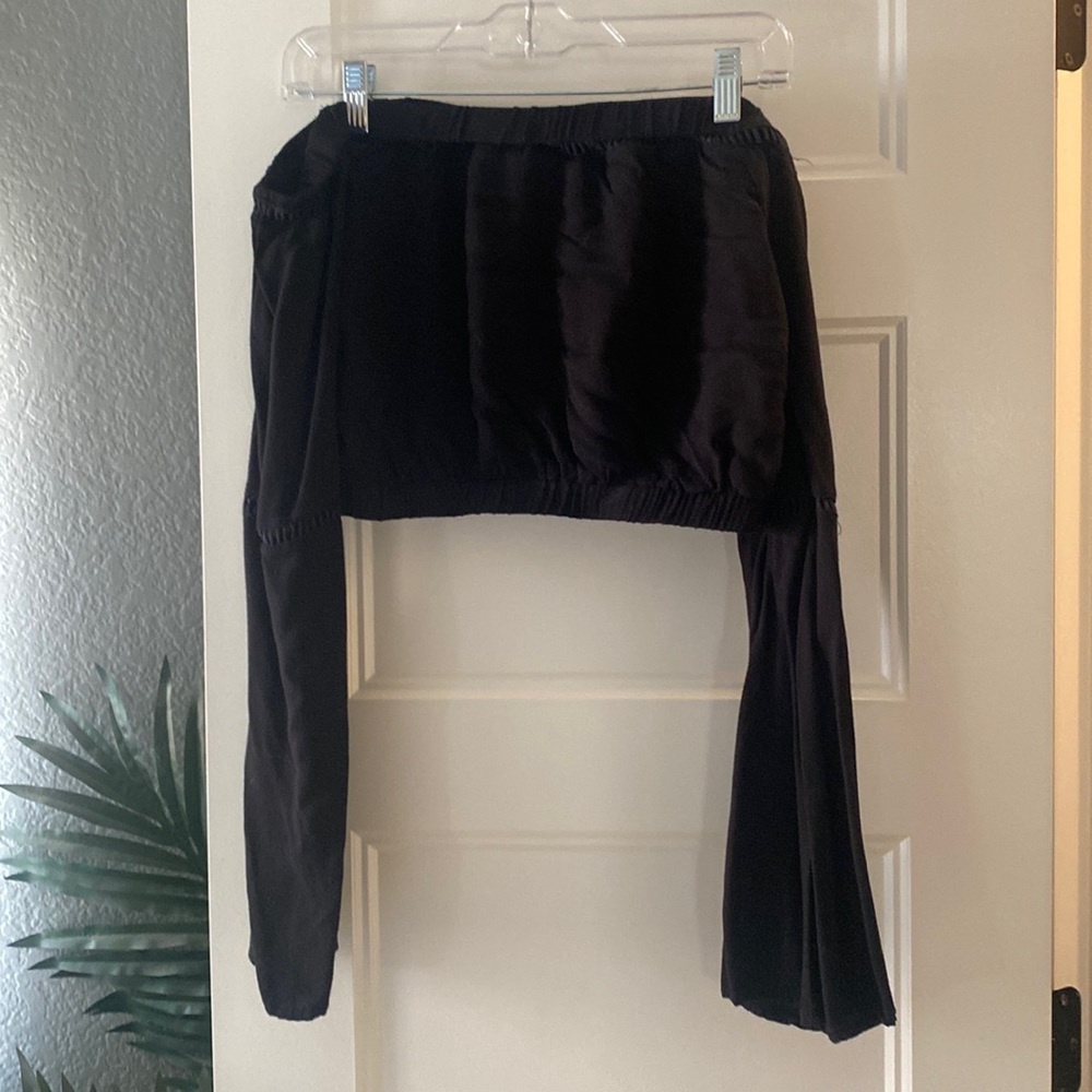 Off the shoulder black crop long sleeve